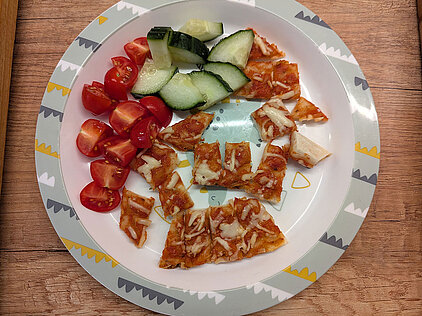 Kindertagespflege Burggartenzwerge Essen - Pizza Margherita mit Rohkost